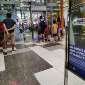 セブ市警は、１２歳以下の子供のショッピングモールへの入場を取り締まる
